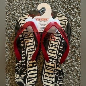 true religion flip flops